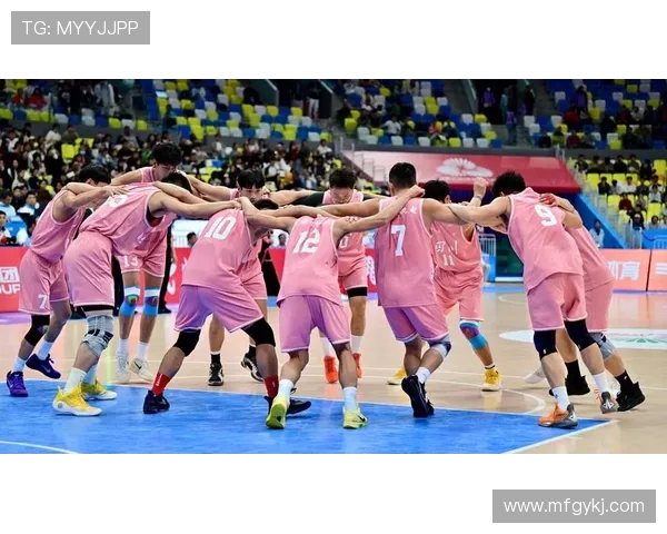 成都篮球队耐力表现惊艳全场创新高引发热议